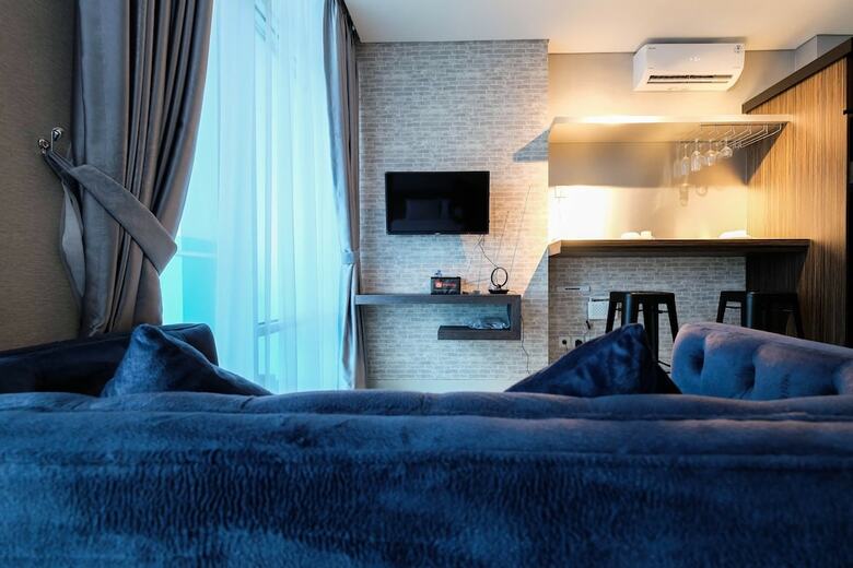 Spacious And Artsy Studio Apartment At Brooklyn Alam Sutera
