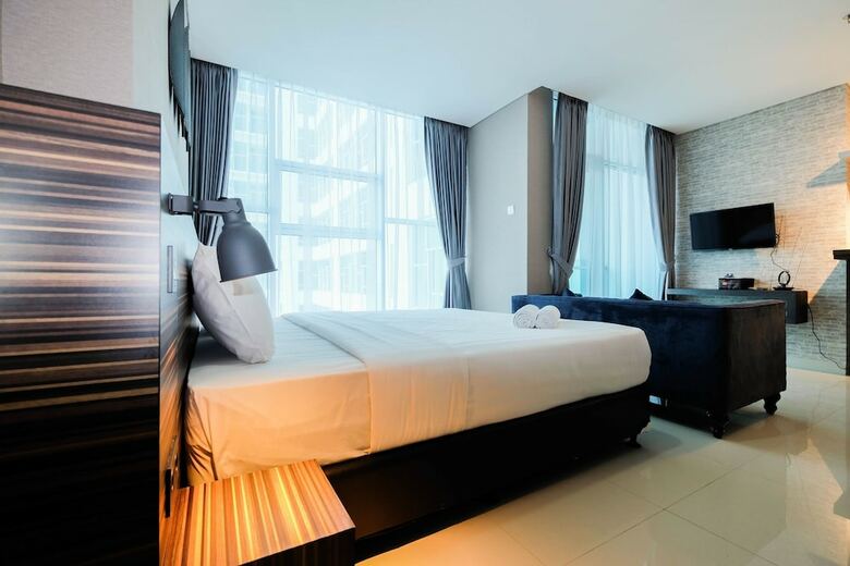 Spacious And Artsy Studio Apartment At Brooklyn Alam Sutera