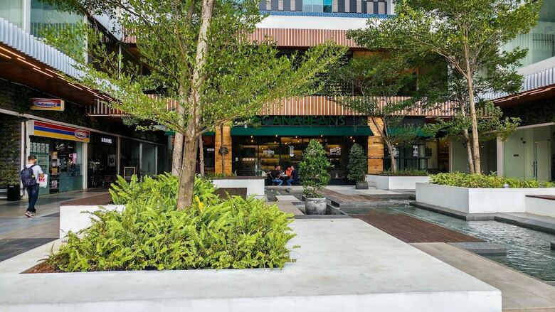 Spacious And Artsy Studio Apartment At Brooklyn Alam Sutera