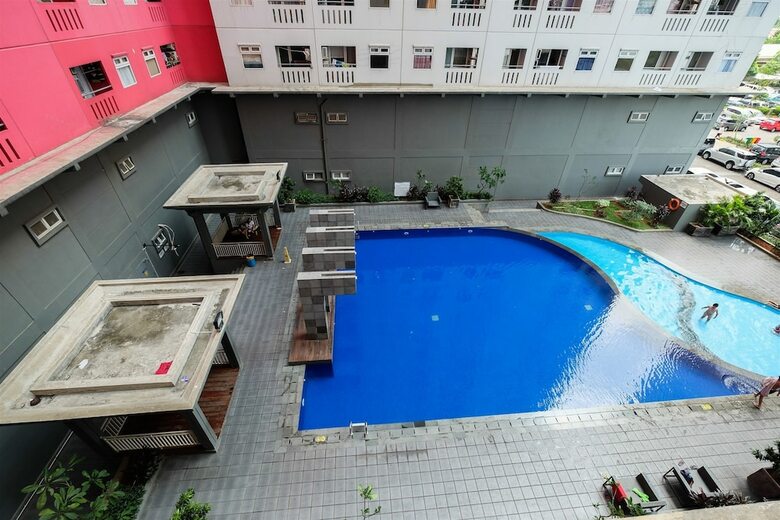 Comfort 2br With Pool View Green Pramuka City Apartment