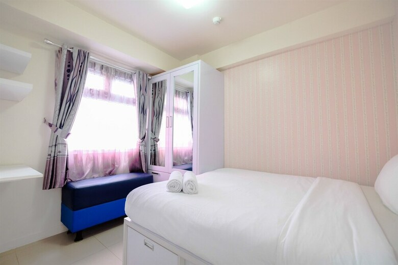 Comfort 2br With Pool View Green Pramuka City Apartment