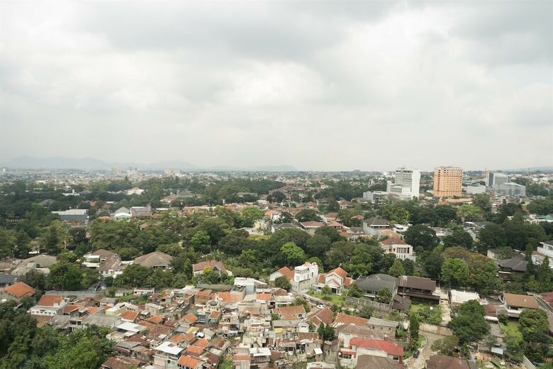 Elegant 2br Apartment At Parahyangan Residence