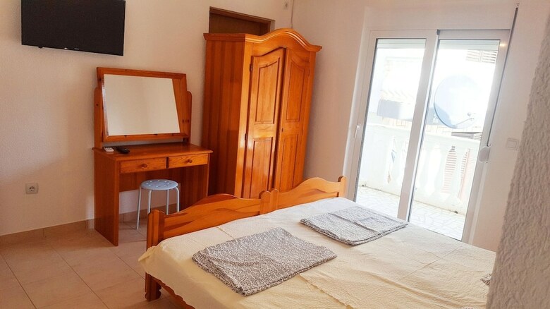 Hotel Valeria Apartments & Rooms