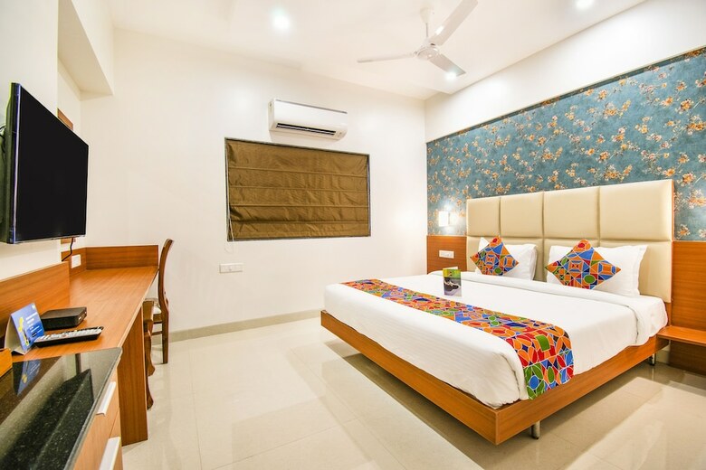 Fabhotel Prime Magnus Square