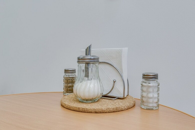 Tomi Apartments