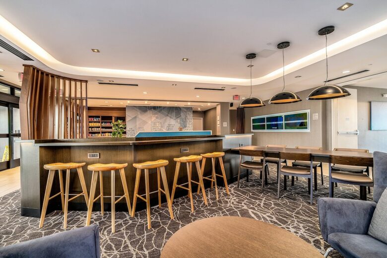 Hotel Springhill Suites By Marriott Oakland Airport