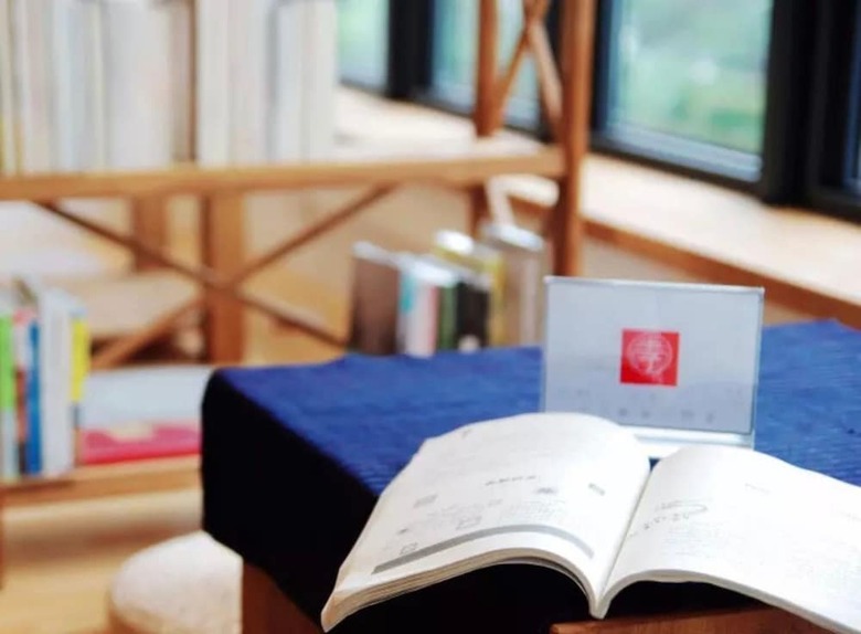 Hotel Suzhou Half-character Book Society