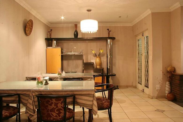 Hotel Four Seasons Lehae Guest House