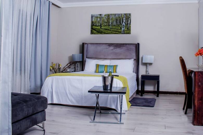 Hotel Four Seasons Lehae Guest House