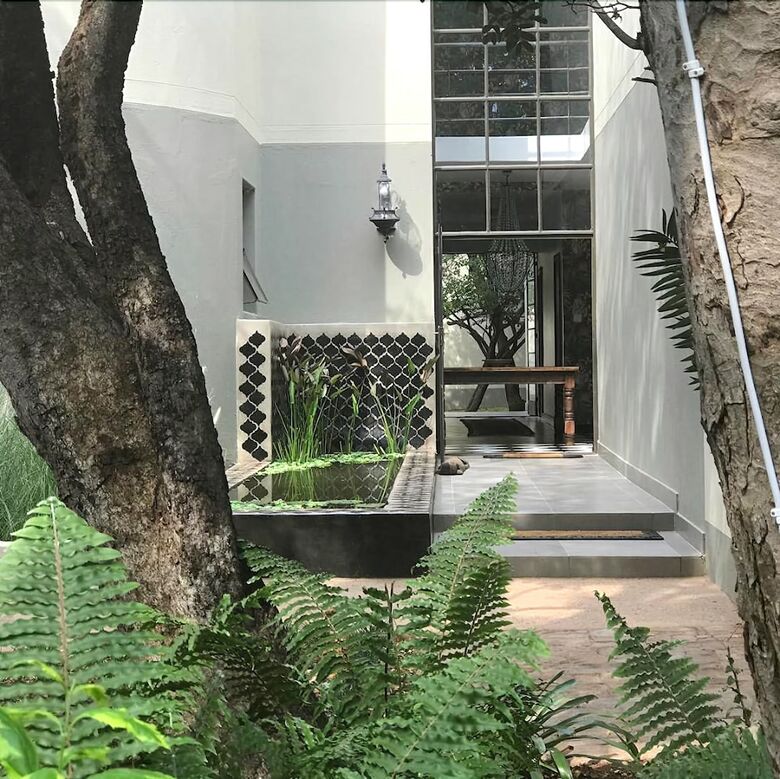 Hotel 528  Victoria Falls Guest House