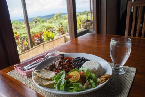 Villa Blanca Cloud Forest Hotel & Nature Reserve