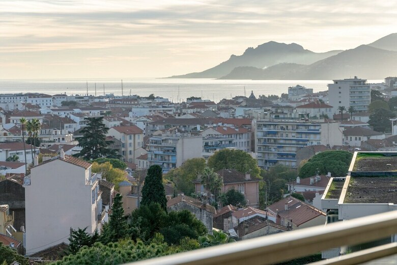 Sea View Apartment With Pool, Terrace And Parking!