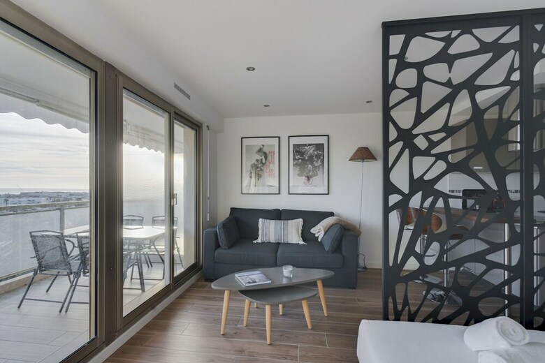 Sea View Apartment With Pool, Terrace And Parking!