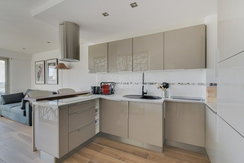 Sea View Apartment With Pool, Terrace And Parking!