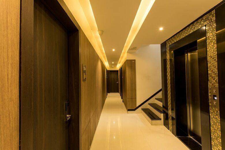 Hotel Anroute Stays South Tukoganj
