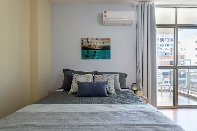 Apartment Near The Subway With 2 Balconies