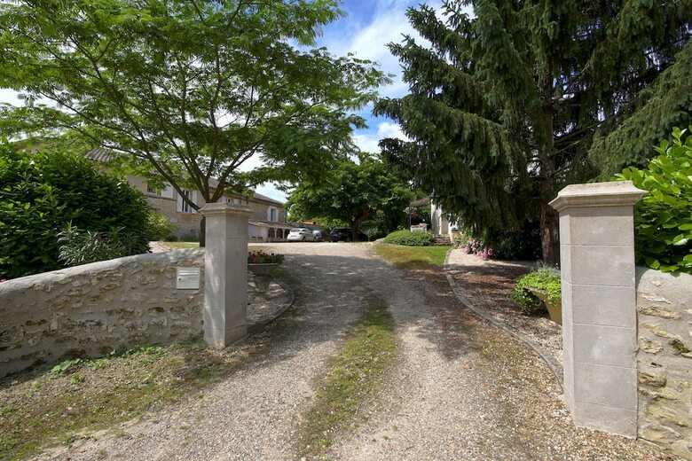 Domaine Des Deux Rivi�res - B&B