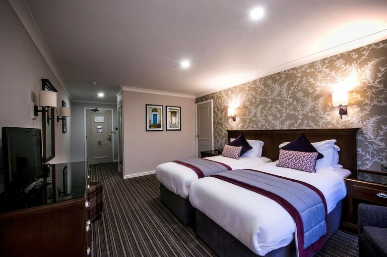 Hotel Cheltenham Park