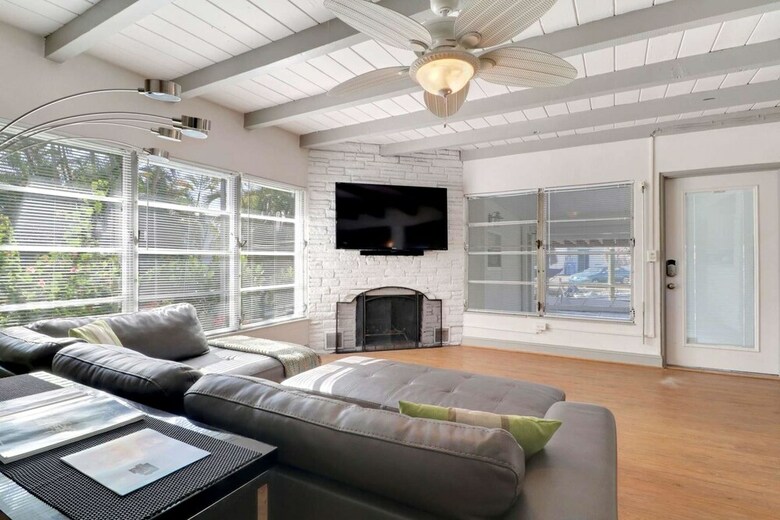 Flamingo Street Bungalow, Walk To Beach