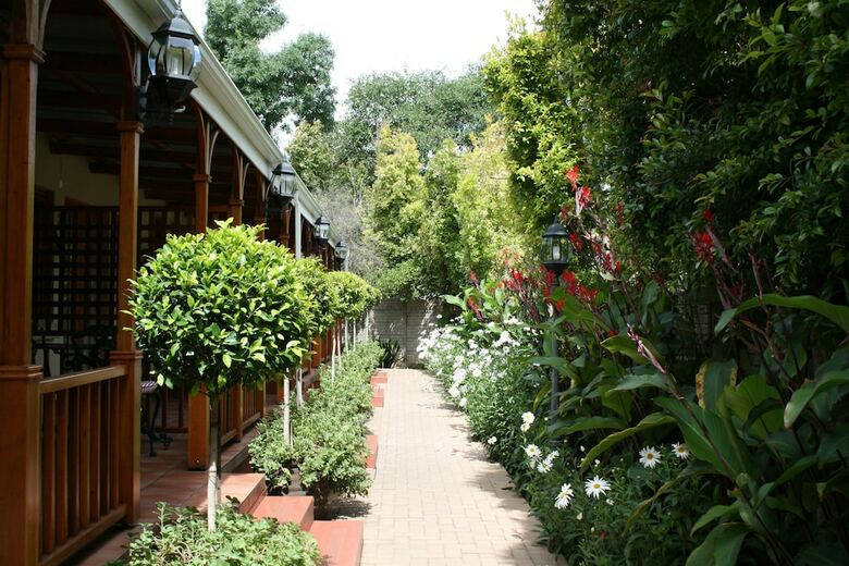 Hotel 88 Baron Van Reede Guesthouse