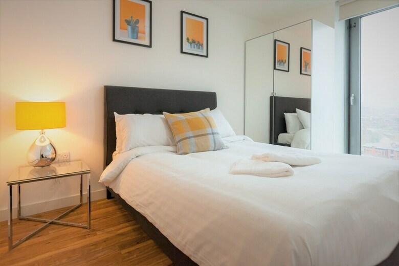 Beautiful Apartments In Media City