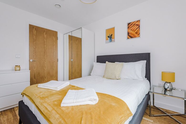 Beautiful Apartments In Media City
