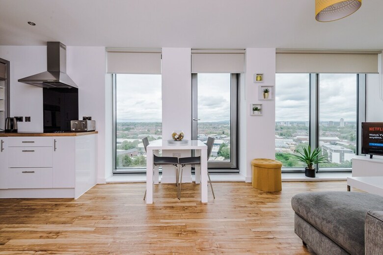 Beautiful Apartments In Media City