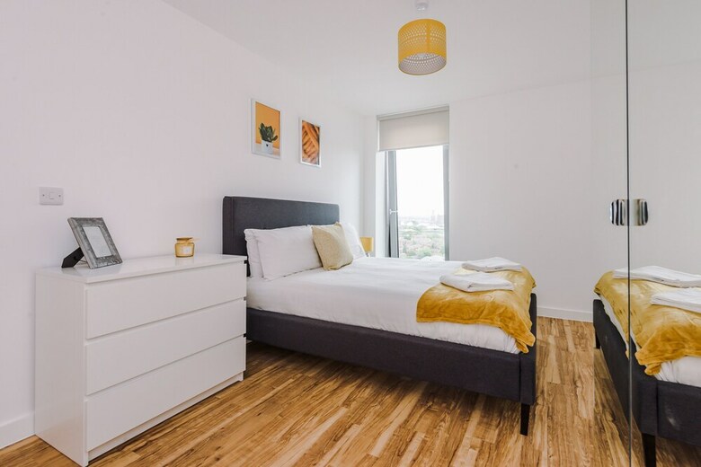 Beautiful Apartments In Media City