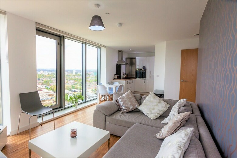 Beautiful Apartments In Media City