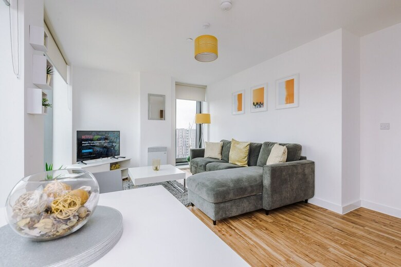 Beautiful Apartments In Media City