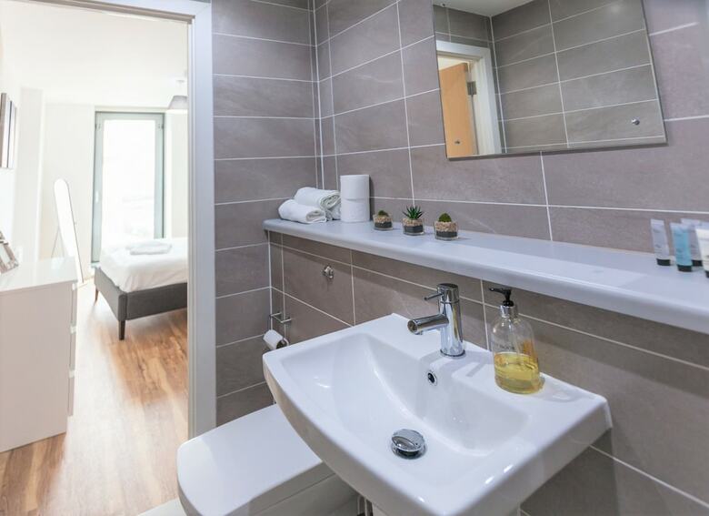 Beautiful Apartments In Media City