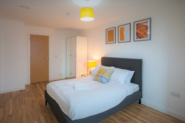 Beautiful Apartments In Media City