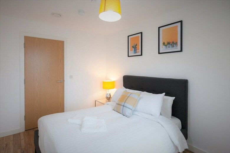 Beautiful Apartments In Media City
