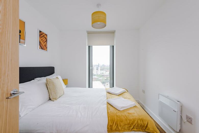 Beautiful Apartments In Media City