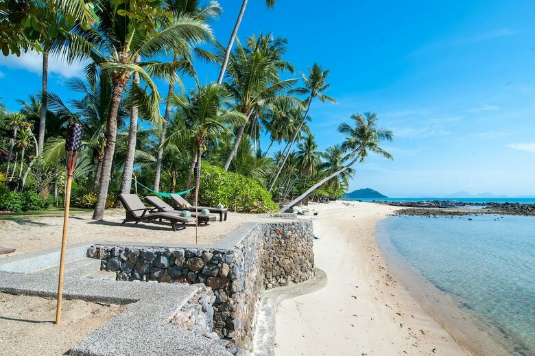 Stylish & Authentic Thai House Right On The Beach!
