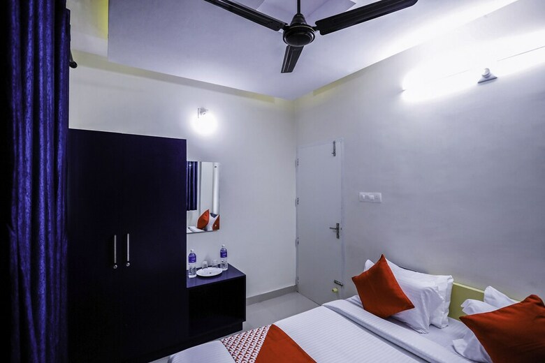 Hotel Oyo 15825 Blue Berry Apartments