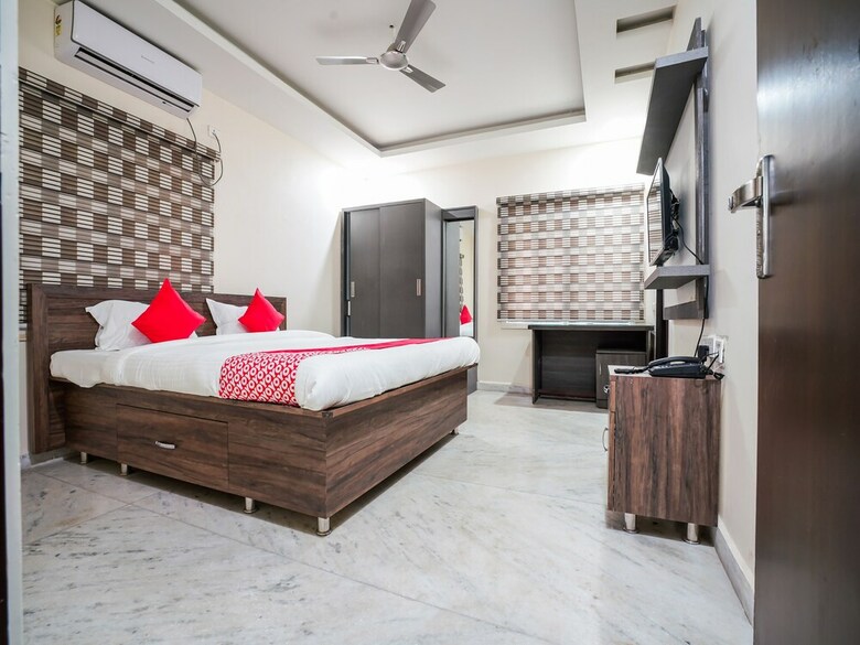Hotel Oyo 22445 Lakshmi Residency