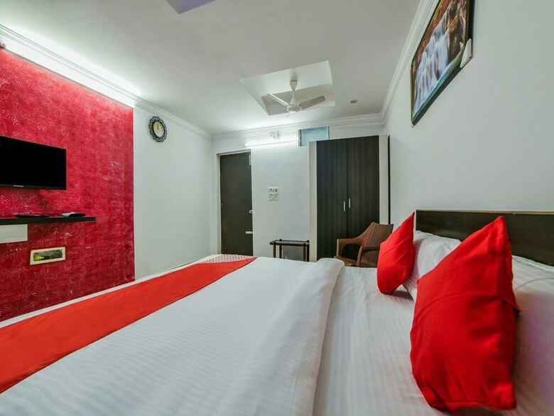 Hotel Oyo 18407 Noble Lodge