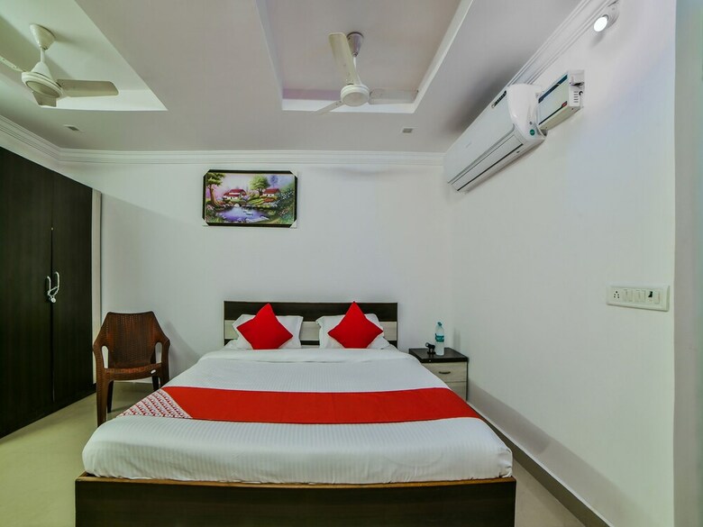 Hotel Oyo 18407 Noble Lodge