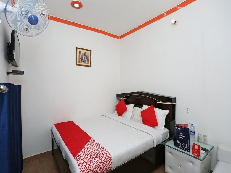 Oyo 15492 Hotel Dolly