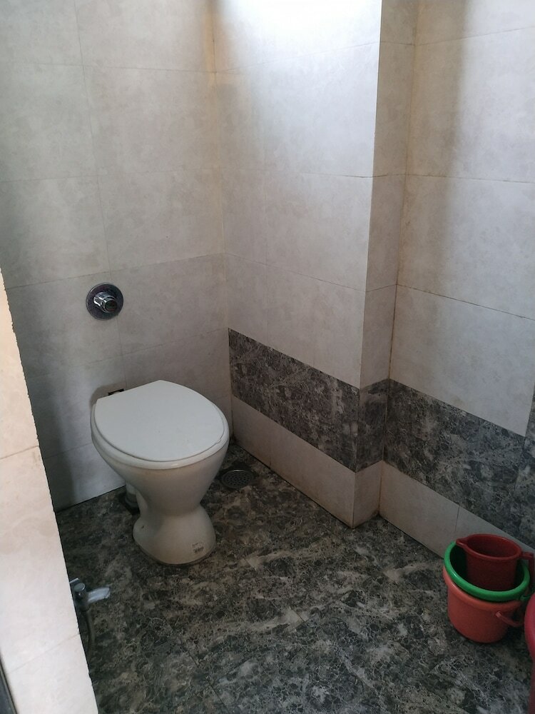 Hostal Iroomz Hotel Gananjaya