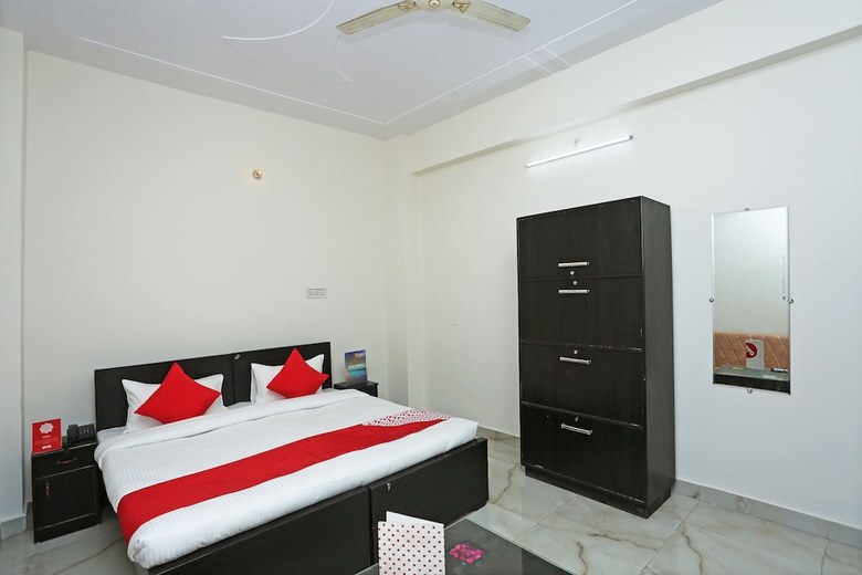 Oyo 16904 Hotel Maharaja Palace