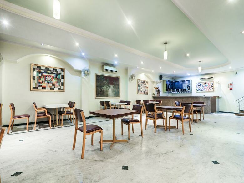 Oyo 783 Om Hotel