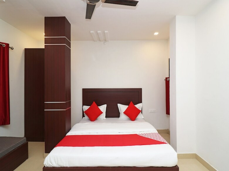 Oyo 1021 Hotel Gayatri Residency