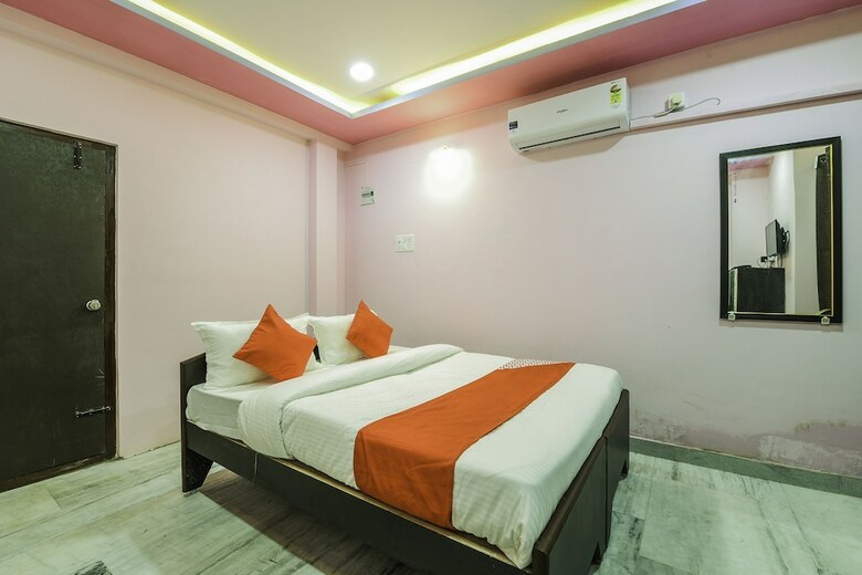 Oyo 17302 Yugis Vedhika Hotel