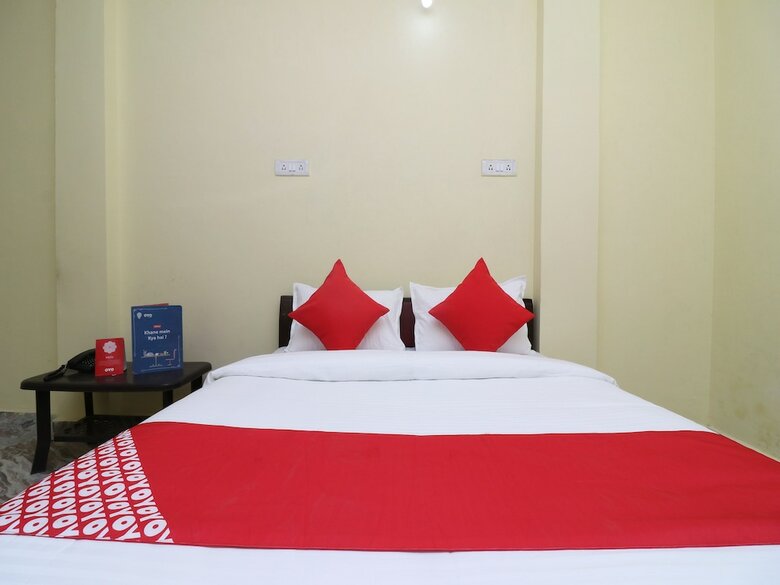 Oyo 27004 Hotel Om Sai Plaza