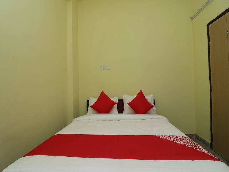 Oyo 27004 Hotel Om Sai Plaza