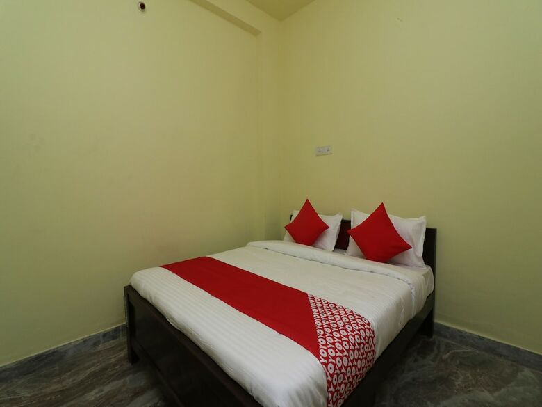 Oyo 27004 Hotel Om Sai Plaza