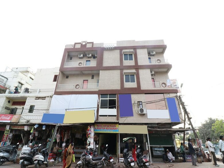 Oyo 27004 Hotel Om Sai Plaza