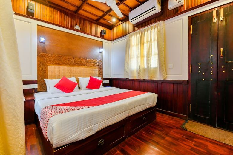 Oyo 23210 Khbo Diamond Sharing Houseboat